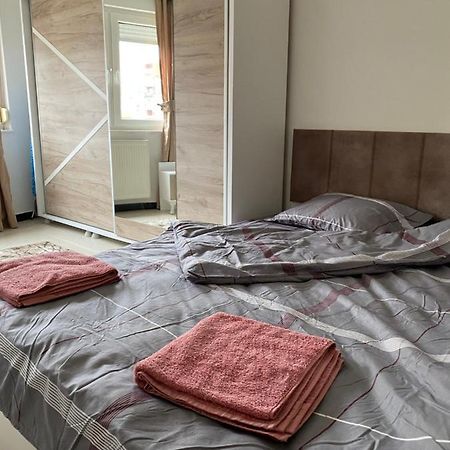 Capital Apartment Prishtina Pristina Esterno foto