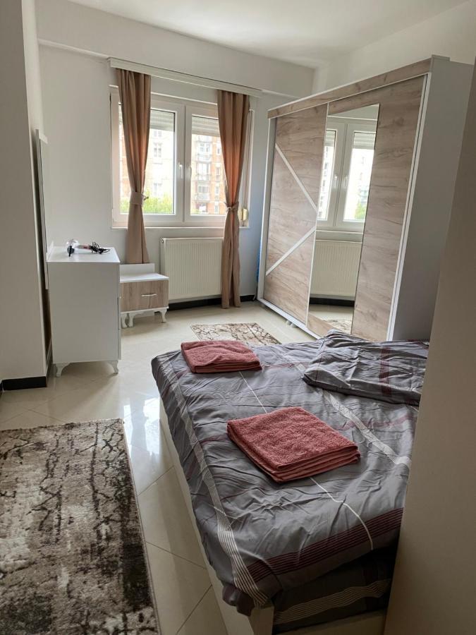 Capital Apartment Prishtina Pristina Esterno foto